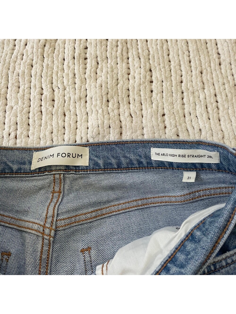 Aritzia Denim Forum Arlo High Rise Straight Jeans - Size 31 - Picture 5 of 5